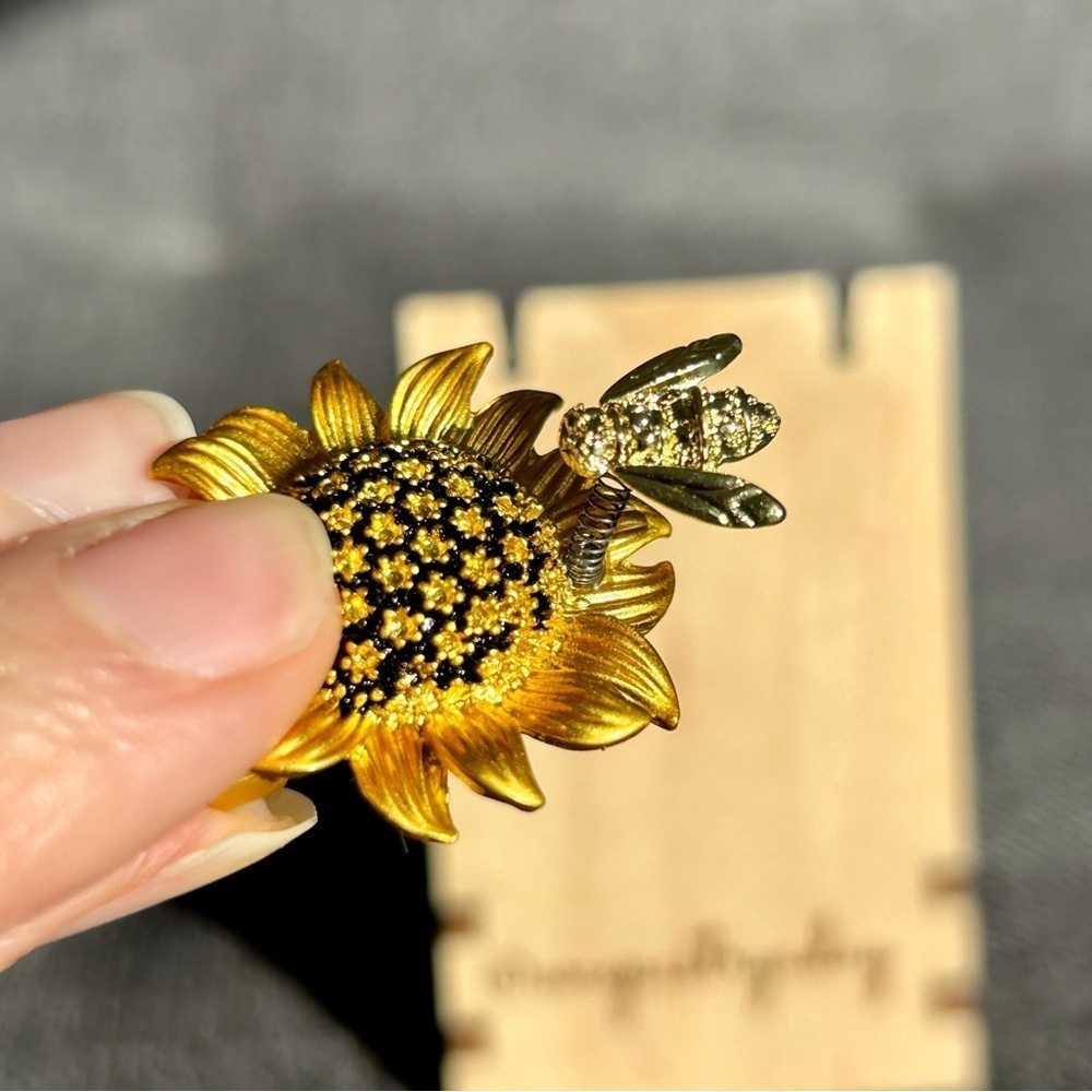 Sunflower + Bee Rhinestone Fashion Brooch, Pin, Bling, Sparkly, Yellow, Black - Picture 9 of 16